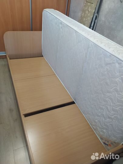Кровать с матрасом бу
