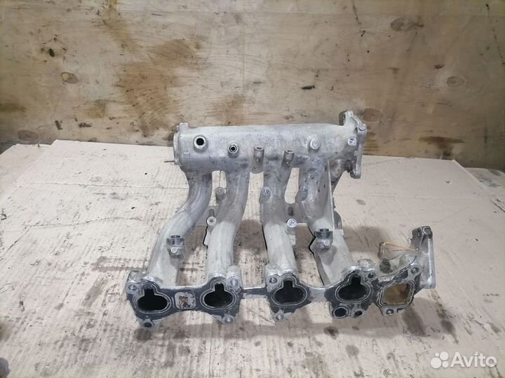 Впускной коллектор Митсубиси Лансер 8