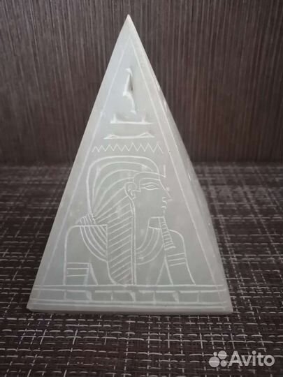 Пирамида-подсвечник. Египет. Камень