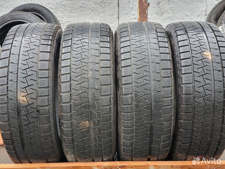 Pirelli Ice Asimmetrico 235/55 R17
