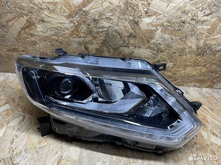 Фара правая nissan x-trail 32 LED