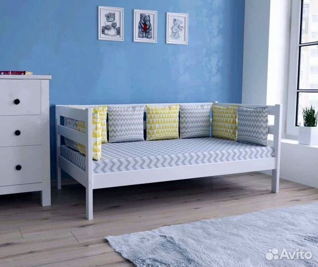 Кровать односпальная из массива