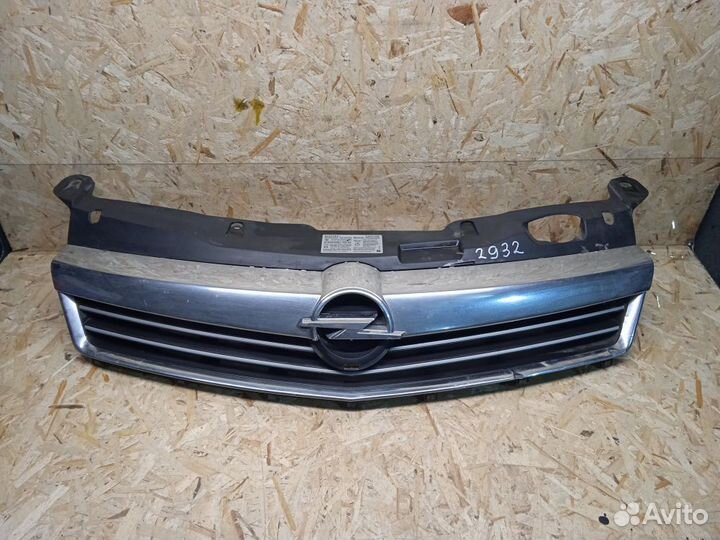 Решетка радиатора Opel Astra