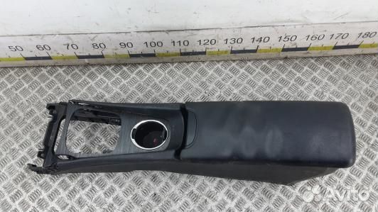 Подлокотник центральный toyota avensis T27 (KNI11I