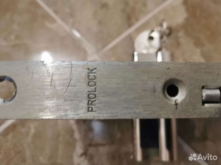 Замок дверной