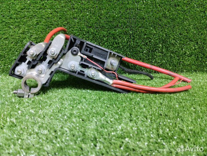 Клемма аккумулятора