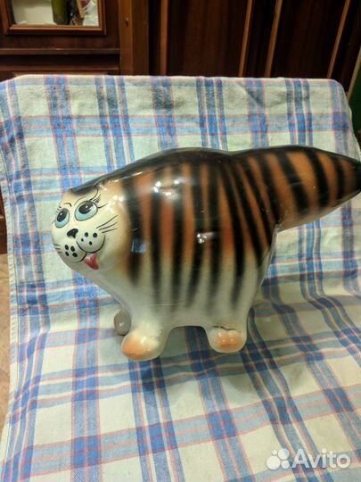 Статуэтка кошка