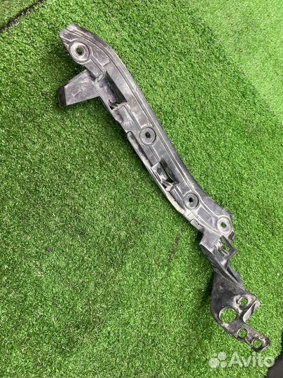 Кронштейн бампера левый Porsche Cayenne 957 6035