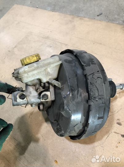 Выкумный усилитель тормозов Ауди А4