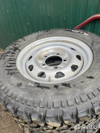 Новые на УАЗ 225/75/R16 грязевые