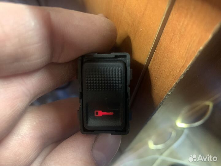 Кнопка блокировки дверей Ауди 80/100/A4/А6