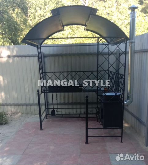 Мангал с крышей