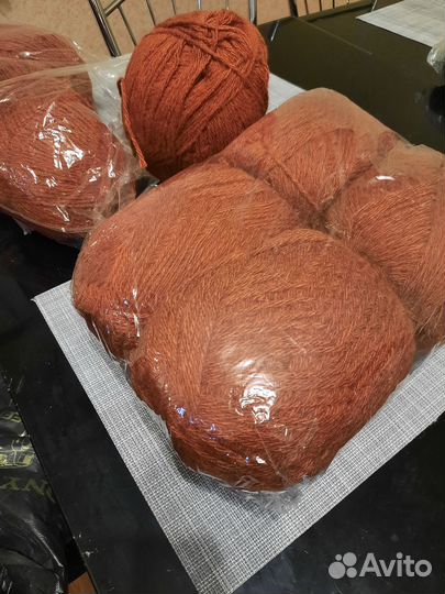 Нитки для вязания терракотового цвета 8 шт