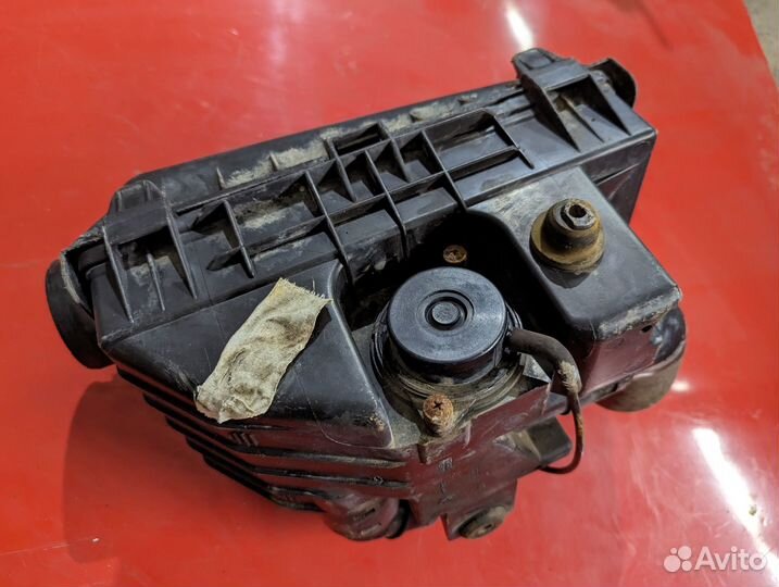 Корпус воздушного фильтра Volkswagen Pointer 1.8