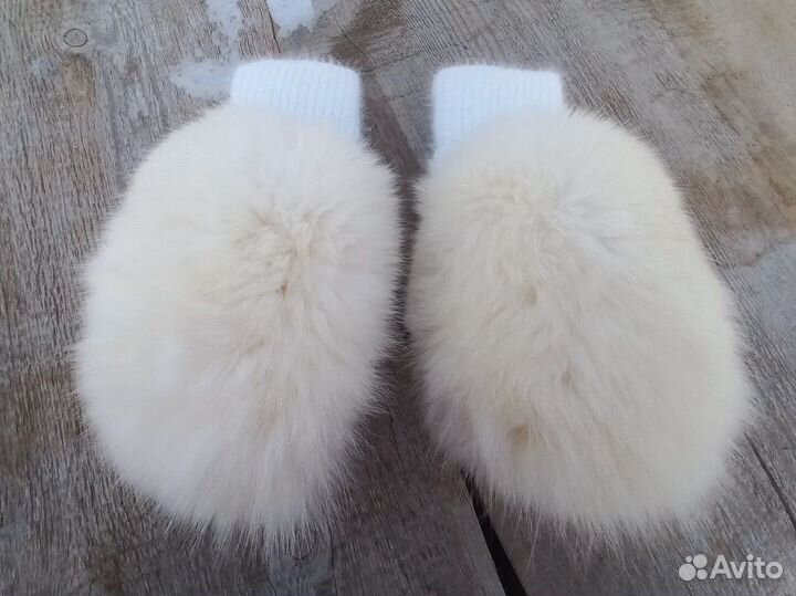 Варежки из песца белые мега объем