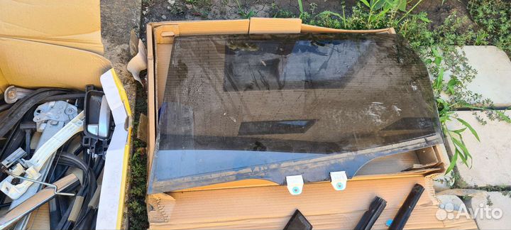 Боковое стекло Honda Jade