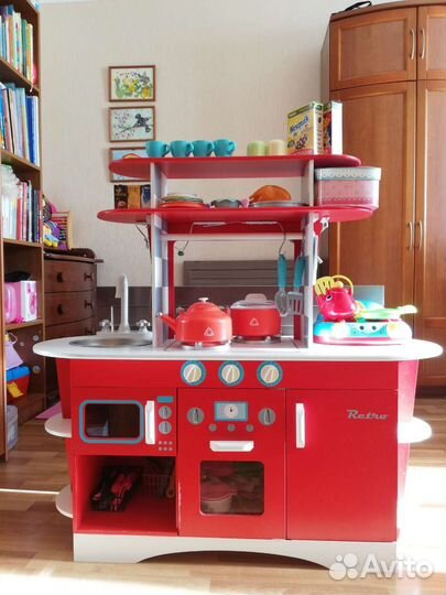 Большая кухня из дерева ELC