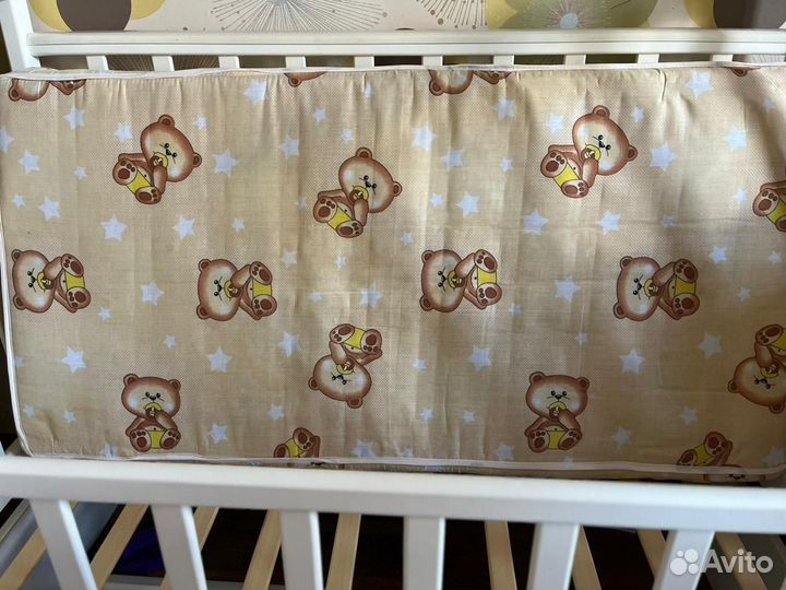 Детская кроватка с продольным маятником