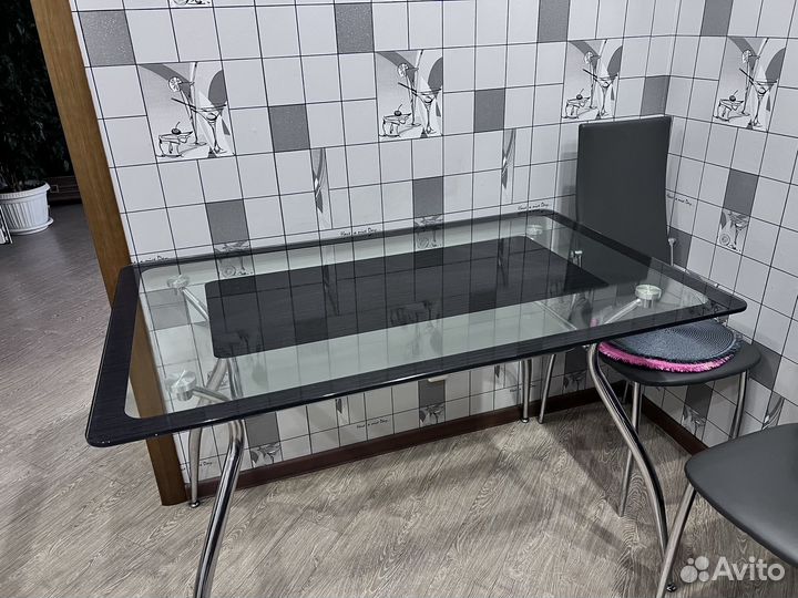 Кухонный стол стеклянный