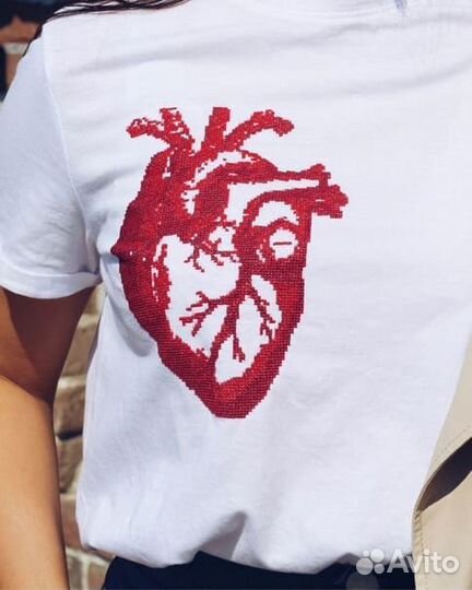 Вышивка на одежде. Вышивка логотипа