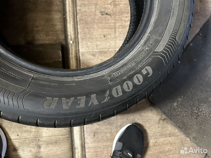 Goodyear EfficientGrip Performance 215/65 R16 98H