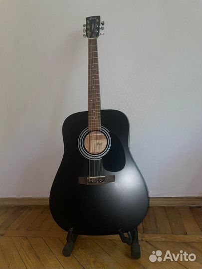 Акустическая гитара 6-струнная с чехлом,подставкой