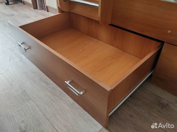 Кровать двухярусная с матрасами