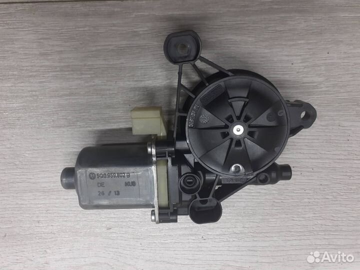 Моторчик стеклоподъемника зл Skoda Octavia A7