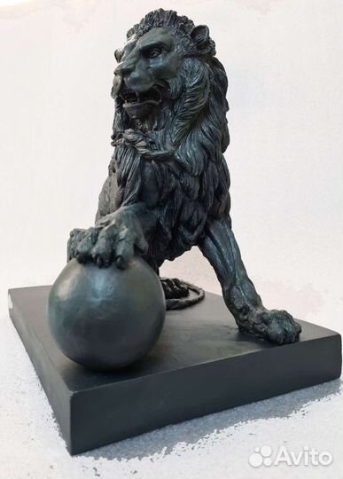 Лев статуэтка