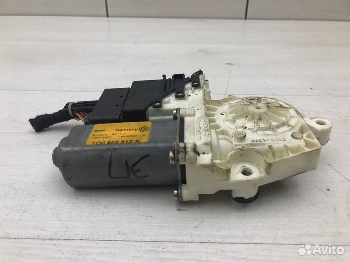 Моторчик стеклоподъемника задний правый Vw Bora