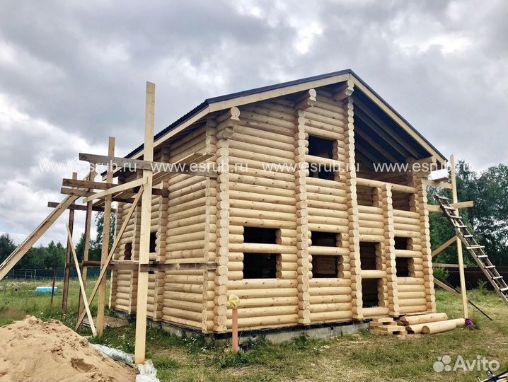 Деревянный дом из оцилиндрованного бревна