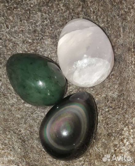 Каменное яйцо из обсидиана