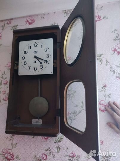 Продаю часы им более 70 лет