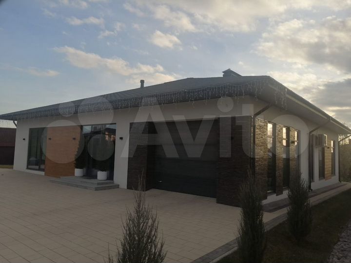 Коттедж 260 м² на участке 20 сот.