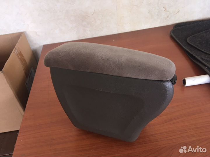 Бардачок между сиденьями Toyota рав4 1994-1999г