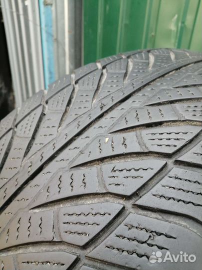 Goodyear UltraGrip 255/50 R19
