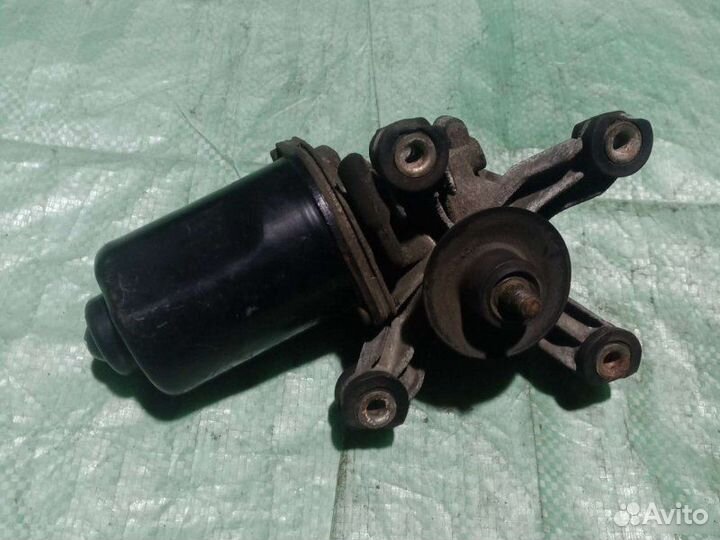 Мотор стеклоочистителя передний Nissan Primera P10