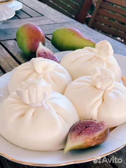 Итальянские сыры буррата, камамбер, кроттен и др