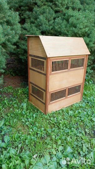 Конюшня-полочка для фигурок лошадок