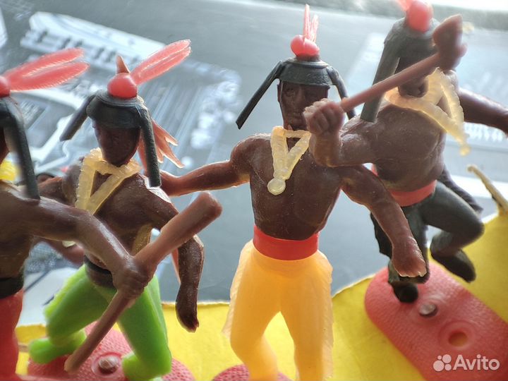 Продам игрушки индейцы