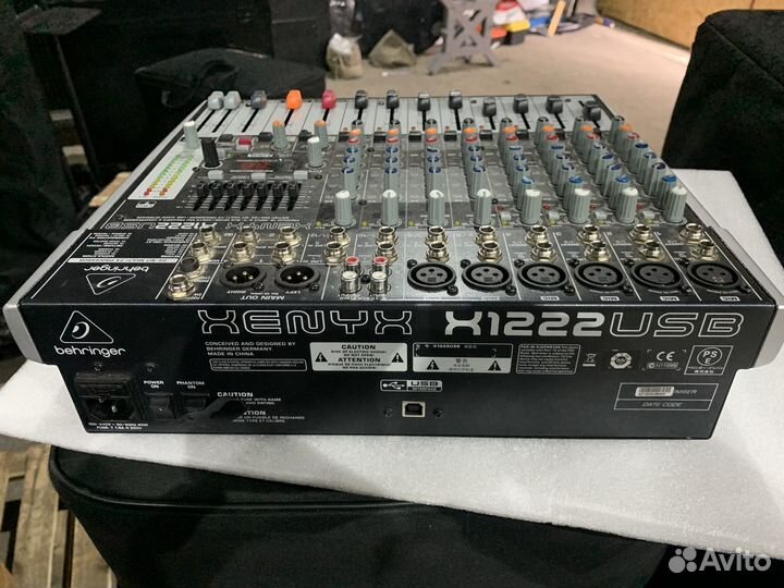 Микшерный пульт behringer