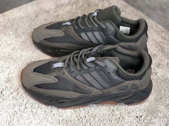 Кроссовки adidas yeezy boost 700 весна