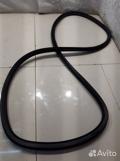 Уплотнитель двери (задний, правый) (Volvo XC60 II)