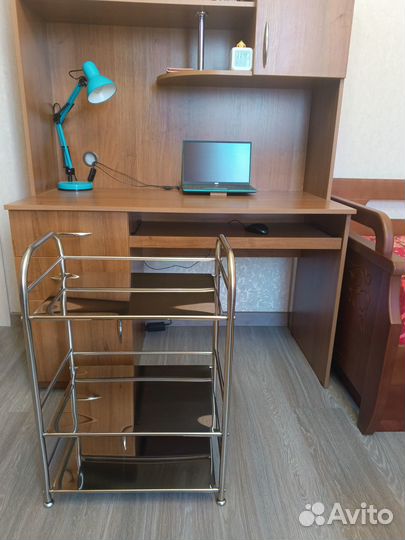 Стерилизатор для маникюра и инструментальный стол