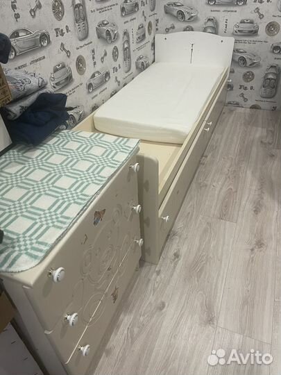 Кроватка с комодом