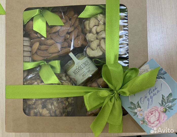 Подарочный набор из орехов на 1 сентября