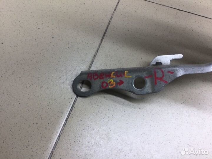 Петля капота правая правая Toyota Avensis 2