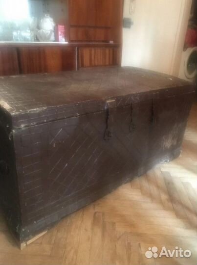 Сундук антикварный