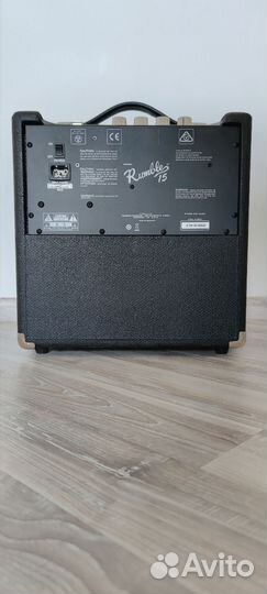 Басовый комбоусилитель