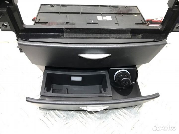 Бардачок центральной консоли Kia Sorento 1 2006